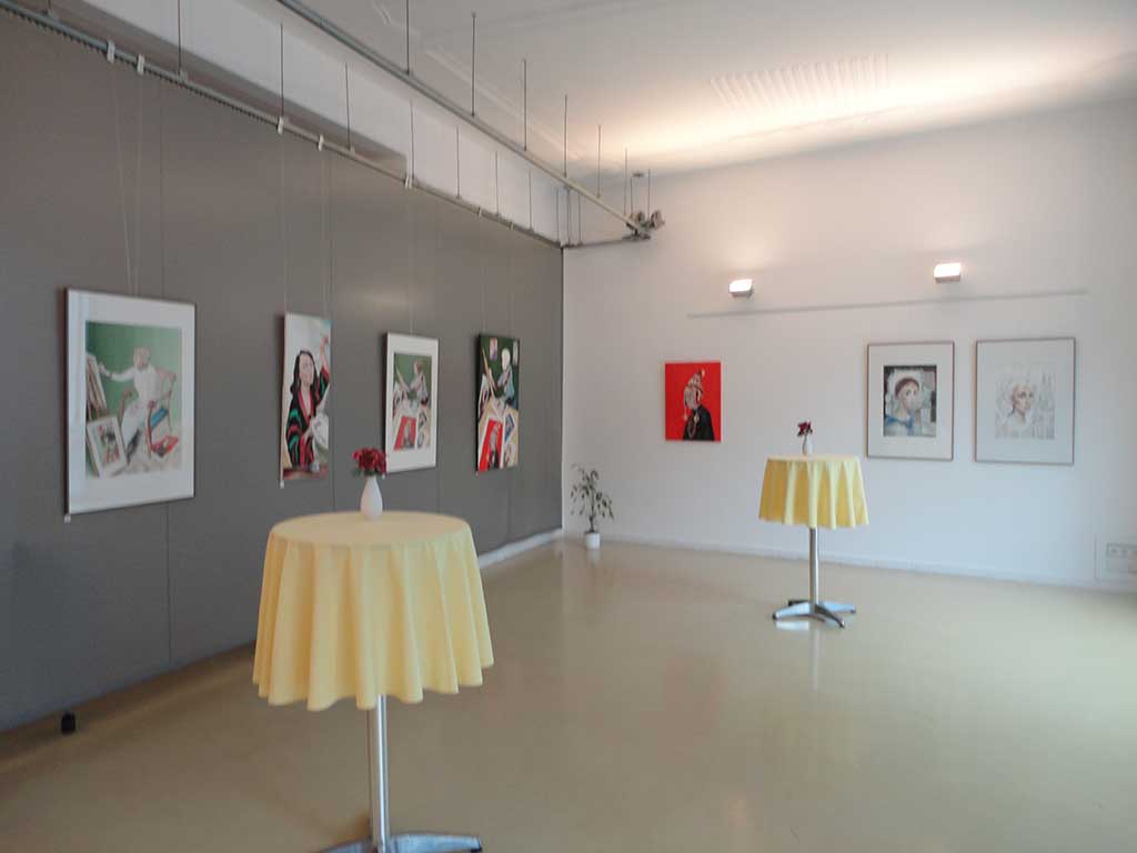 Saal im Erdgeschoß der Galerie ega: frauem in zentrum,Ausstellung "Malerin = Modell"