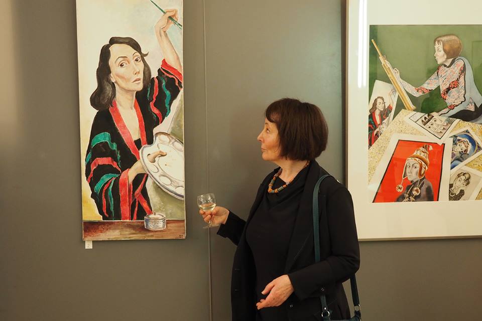 Die Malerin Nina Werzhbinskaja-Rabinowich zwischen zwei Selbstportraits